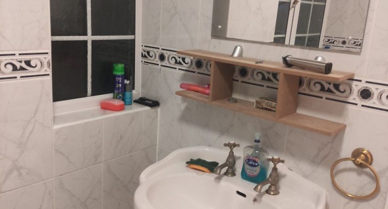 Здаються Сінгл та Дабл у будинку. Лондон , IG6 2QU Баркінсайт / Чізвік.