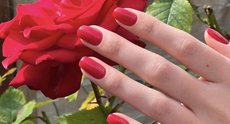 Послуги манікюру та педикюру