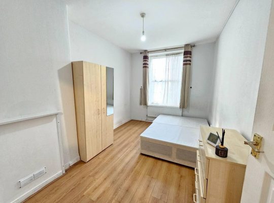 Здається 1 bedroom flat