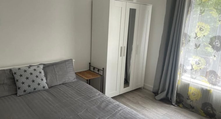 Здається велика кімната