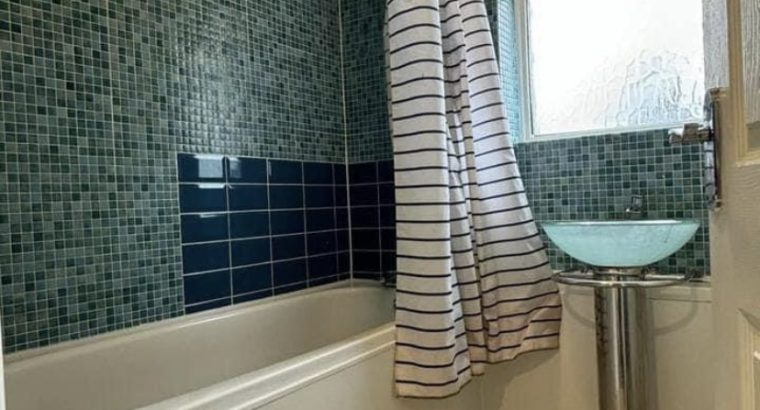 Здається дві bedrooms flat