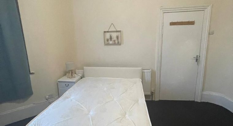 Сдается ,большая комната (king size) для пары с ребенком