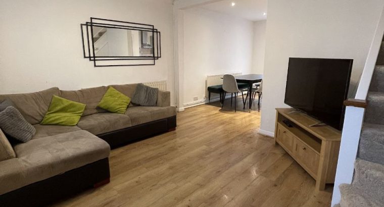 Здається теплий будинок 2 бедрум