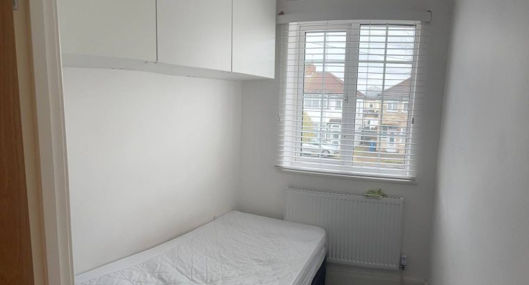 Здається маленький сінгл та окрема дабл кімната в гардені