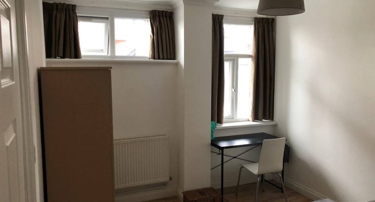 Здається кімната.