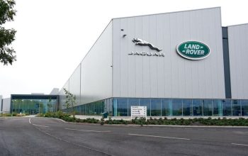 Робота на заводі Jaguar Land Rover