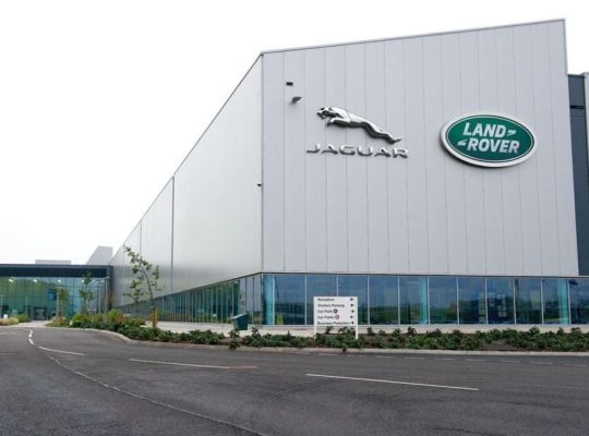 Робота на заводі Jaguar Land Rover