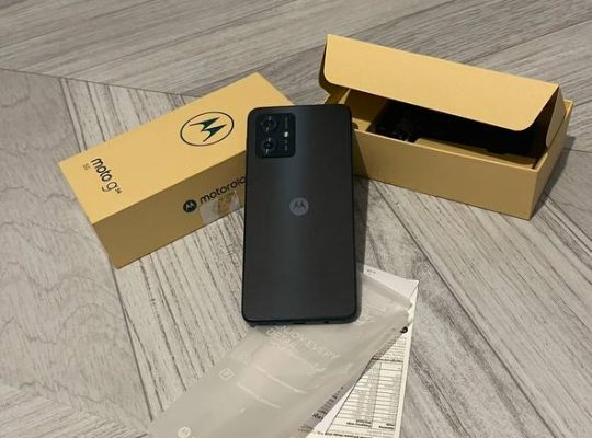 Продам новий телефон moto g54