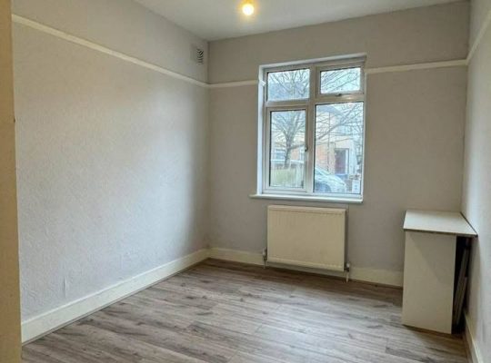 2 bedroom flat with garden