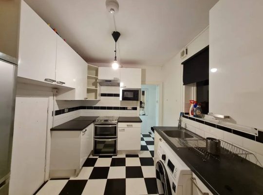 2 bedroom maisonette