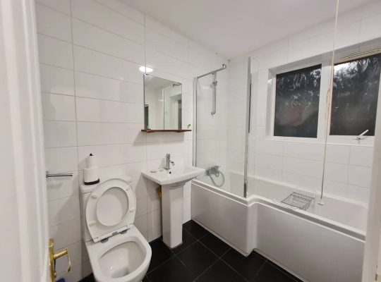 2 bedroom maisonette