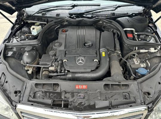 Mercedes Benz c180 2011 рік