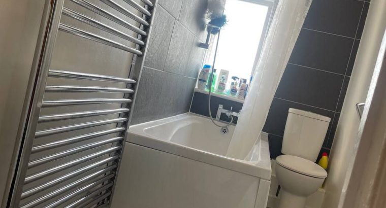 Double, single roomsSingle room 🇬🇧 🔜 Available from now 📮IG1 3PA 📍East London,Maryland, Stratford 🏠 Vaughan Gardens 💸 from £590 per month + 2 weeks deposit, bills and Internet included