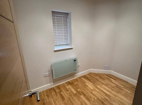 2 bed flat with terrace