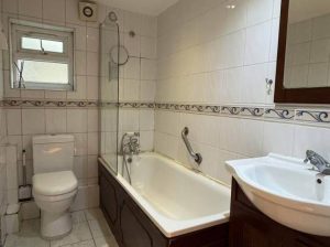 2 bed flat with garden