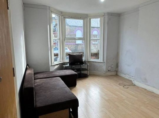 2 bedroom flat with garden 🇬🇧