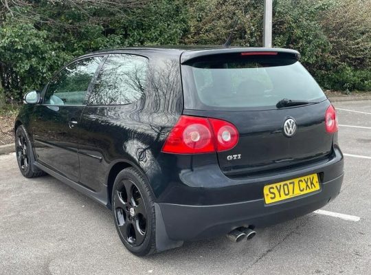 Volkswagen Golf 2.0 TFSI