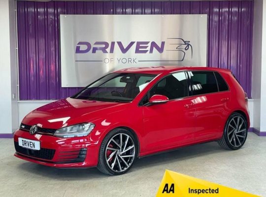 Volkswagen Golf 2.0 TSI