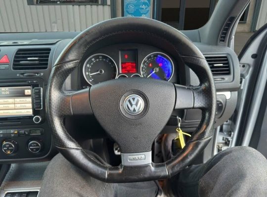 Volkswagen Golf 3.2 R32