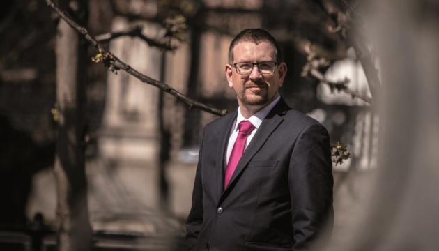 У Британії звільнили міністра охорони здоров’я через неетичні коментарі у WhatsApp