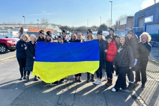 Група жінок-волонтерок вирушила з Лондона, щоб доставити гумдопомогу в Україну