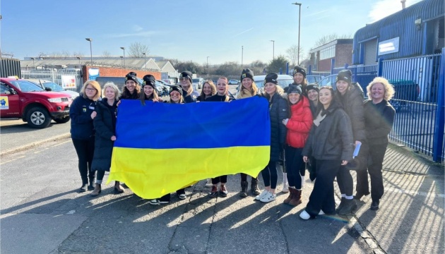 Група жінок-волонтерок вирушила з Лондона, щоб доставити гумдопомогу в Україну