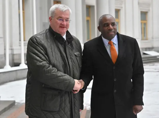 Очільник МЗС Великобританії прибув у Київ з новою допомогою