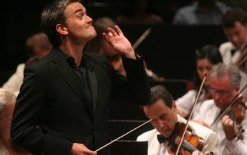 Британський диригент перепросив за порівняння італійських співаків із мафією