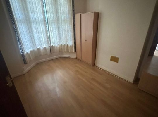 3 bed house with separate living room