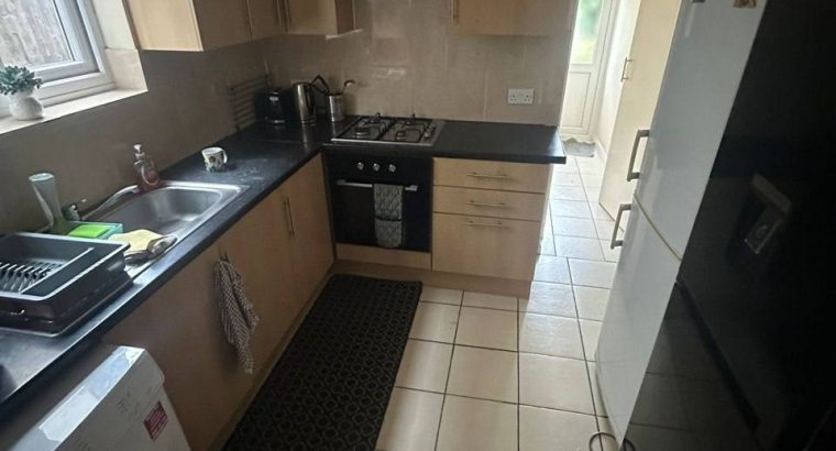 3 bed house with separate living room