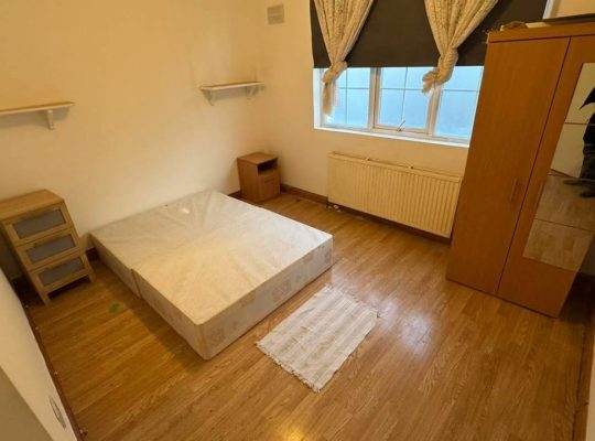 3 Bed flat with garden 🇬🇧