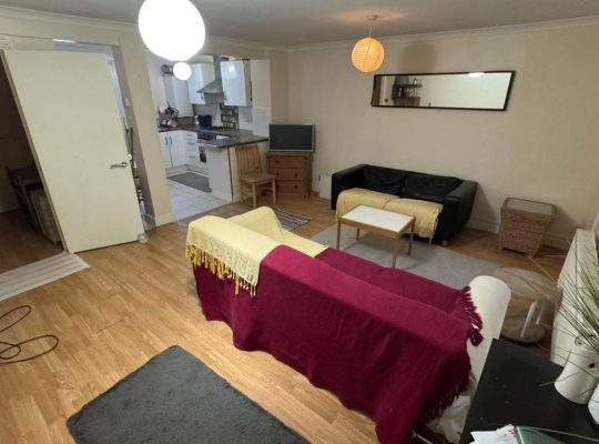 3 Bed flat with garden 🇬🇧