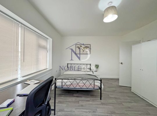 4 Bedroom End of Terrace House