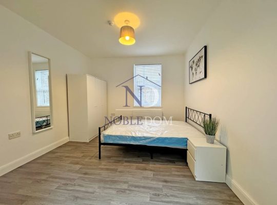 4 Bedroom End of Terrace House