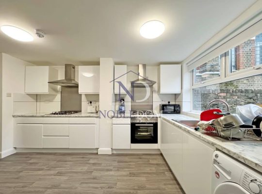 4 Bedroom End of Terrace House