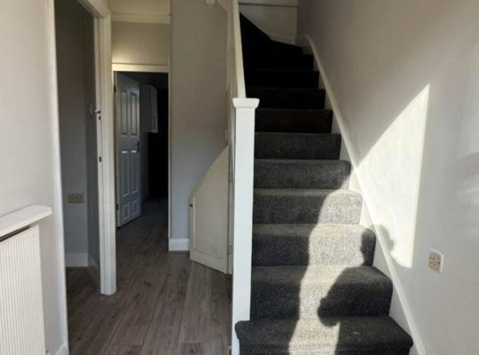 4 bed house with garden