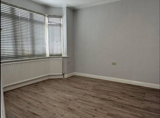 4 bed house with garden