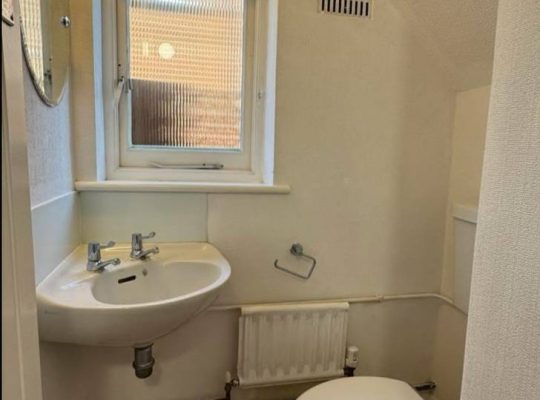 4 bed house with garden