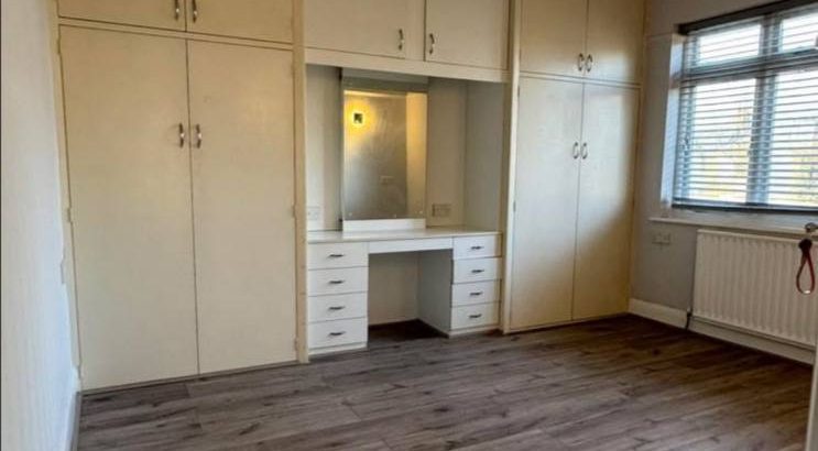 4 bed house with garden