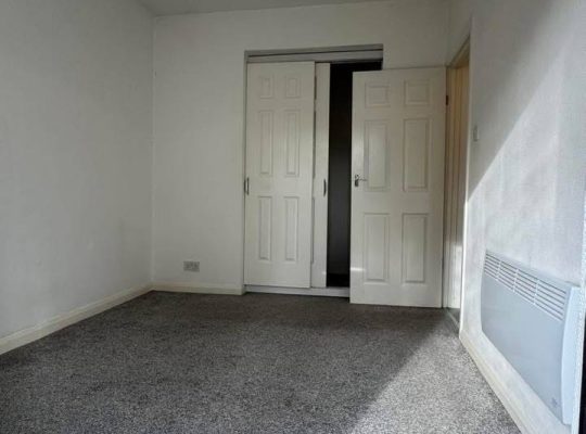 1 Bedroom Flat with Garden