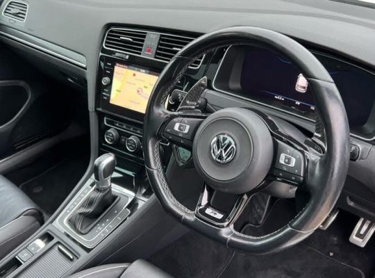 Volkswagen Golf 2.0 TSI