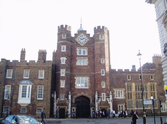 Палац, який був домівкою для британських королів протягом трьох століть, відкрили для публіки вперше за 500 років