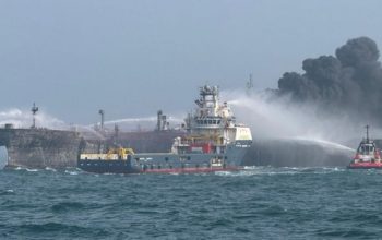 Аварія суден біля Британії: один з членів екіпажу зник безвісти, пожежу досі гасять