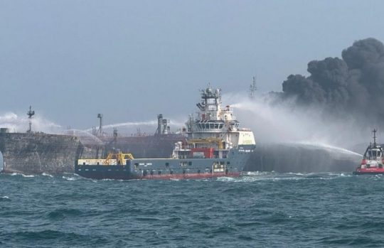 Аварія суден біля Британії: один з членів екіпажу зник безвісти, пожежу досі гасять