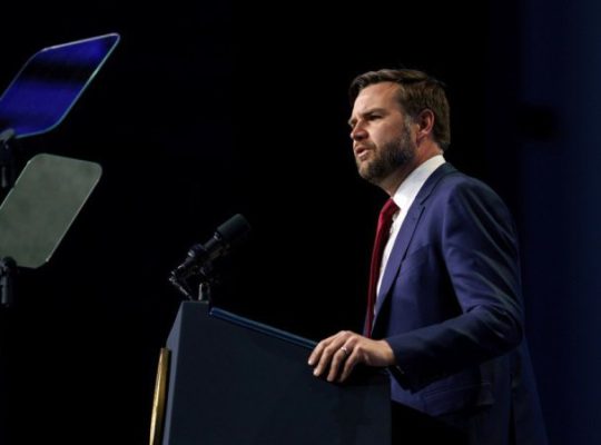 Венс заперечив неповагу до Британії та Франції у коментарі про “випадкові країни”