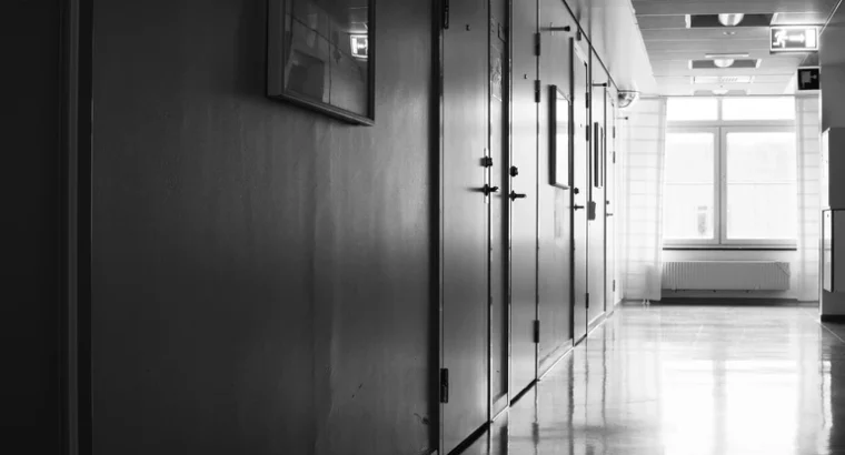 У Британії жінку з аутизмом помилково тримали у психіатричній лікарні 45 років