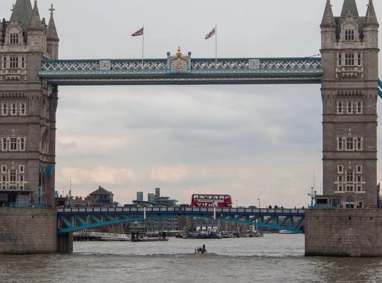 У Лондоні перекривали знаменитий міст через інцидент з перехожим