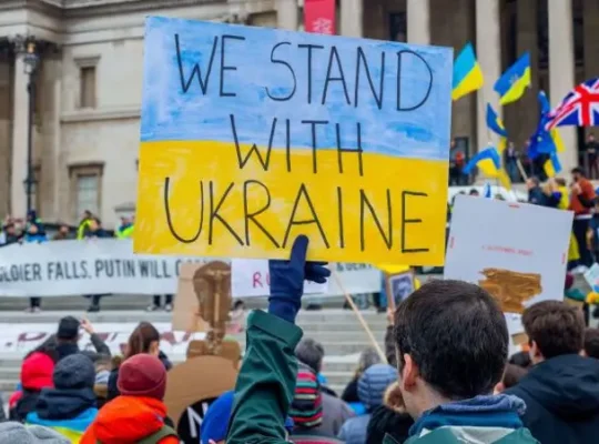 Чому тисячі українців можуть лишитись у Британії без роботи і житла