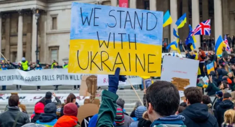 Чому тисячі українців можуть лишитись у Британії без роботи і житла