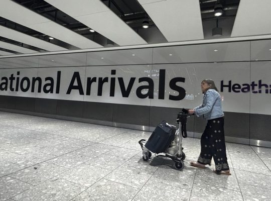 У Британії проводять розслідування щодо закриття аеропорту Хітроу через відключення електрики